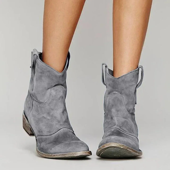 Evi - Vintage Cowboy Ankle Bootshttps://www.lilyandsophiemontreal.com/products/evi-vintage-cowboy-ankle-boots?variant=53758306484564