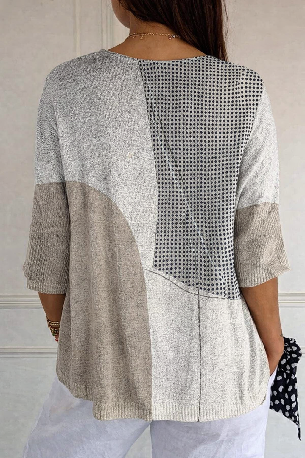 Women's Casual Knit Sweater with Abstract Geometric Pattern
